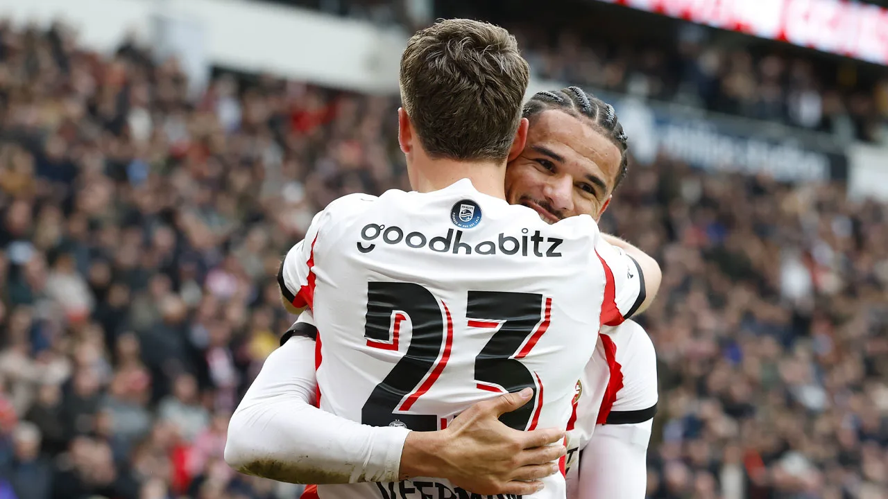 Feyenoord kansloos in topper: PSV razendsnel op 3-0 voorsprong