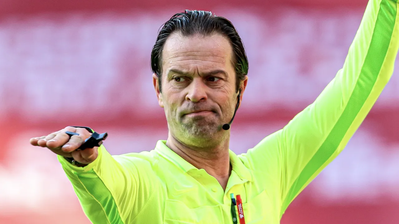 Bas Nijhuis vertelt waarom hij niet floot op het EK: 'Dat is natuurlijk not done'