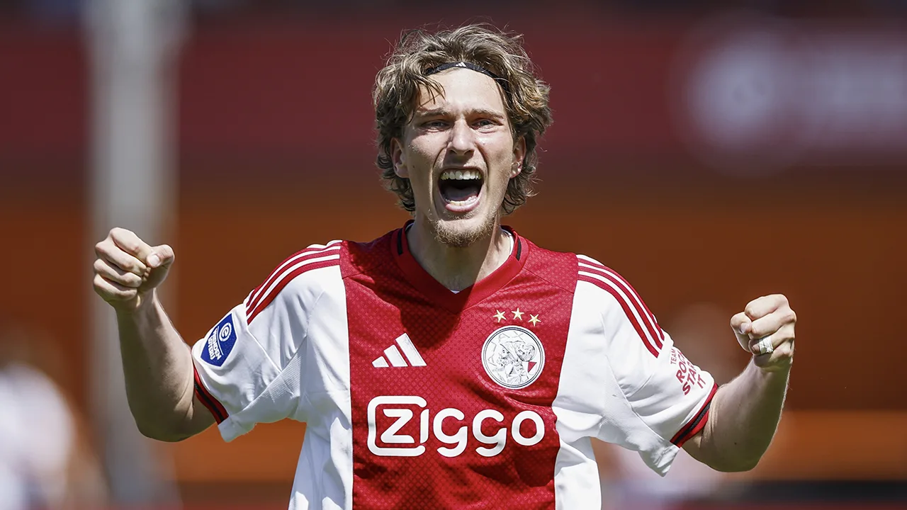 Ajax wint na strafschoppen van FC Utrecht en gaat naar tweede voorronde Conference League