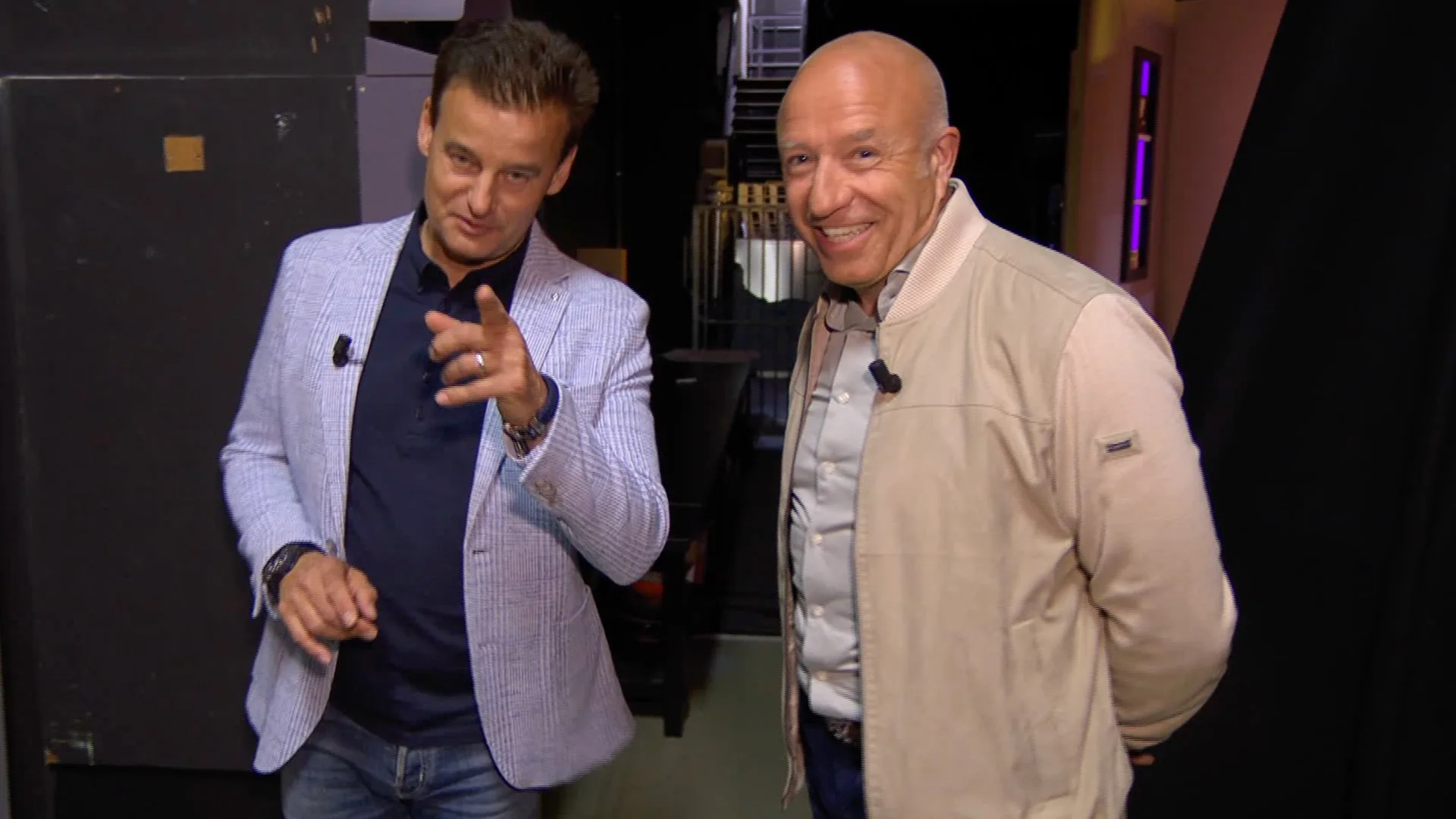 Wilfred en Tom Coronel richten zich In de Wandelgangen tot tweelingbroer Tim: 'Je bent een hufter!'