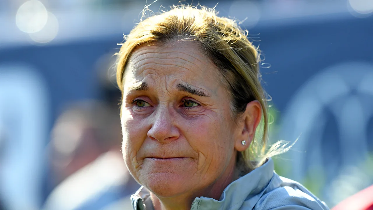 Amerikaanse voetbalsters zwaaien bondscoach Ellis uit