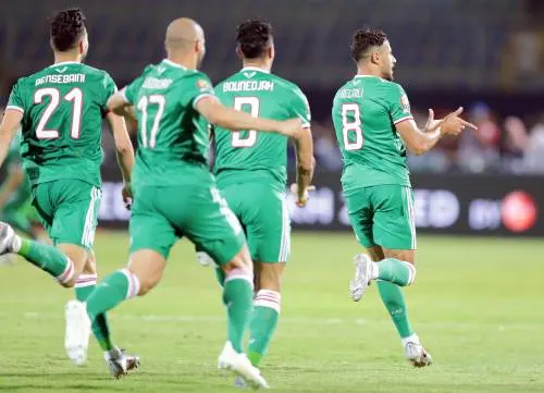 Algerije naar achtste finales Afrika Cup