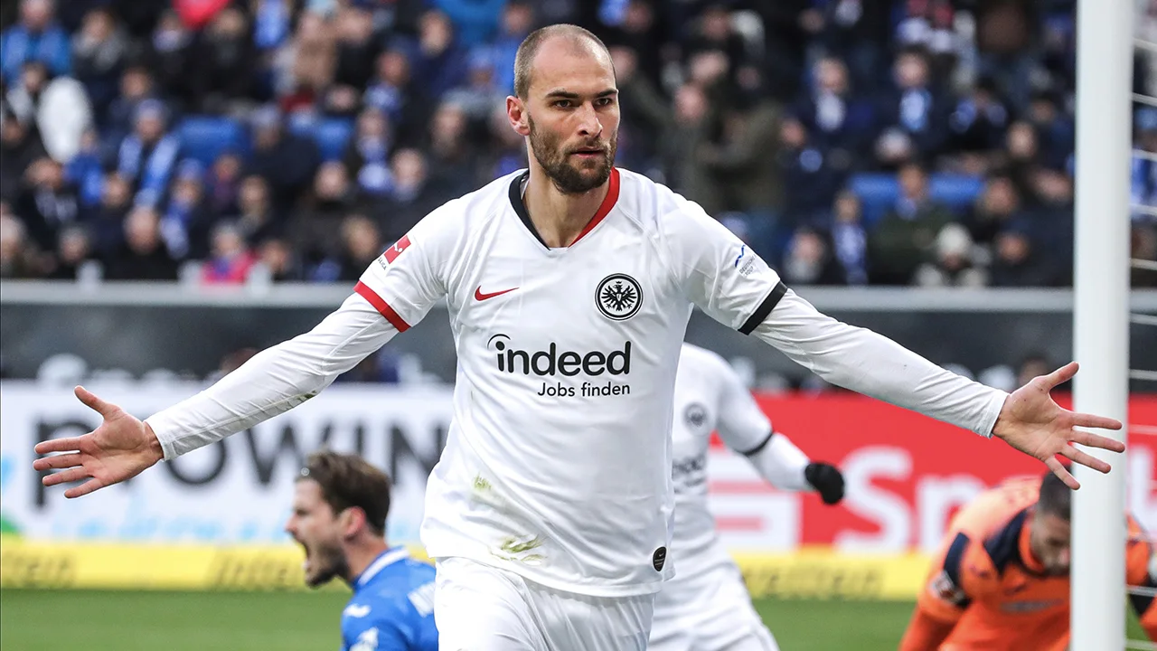 Dost scoort en wint met Frankfurt van Schreuder