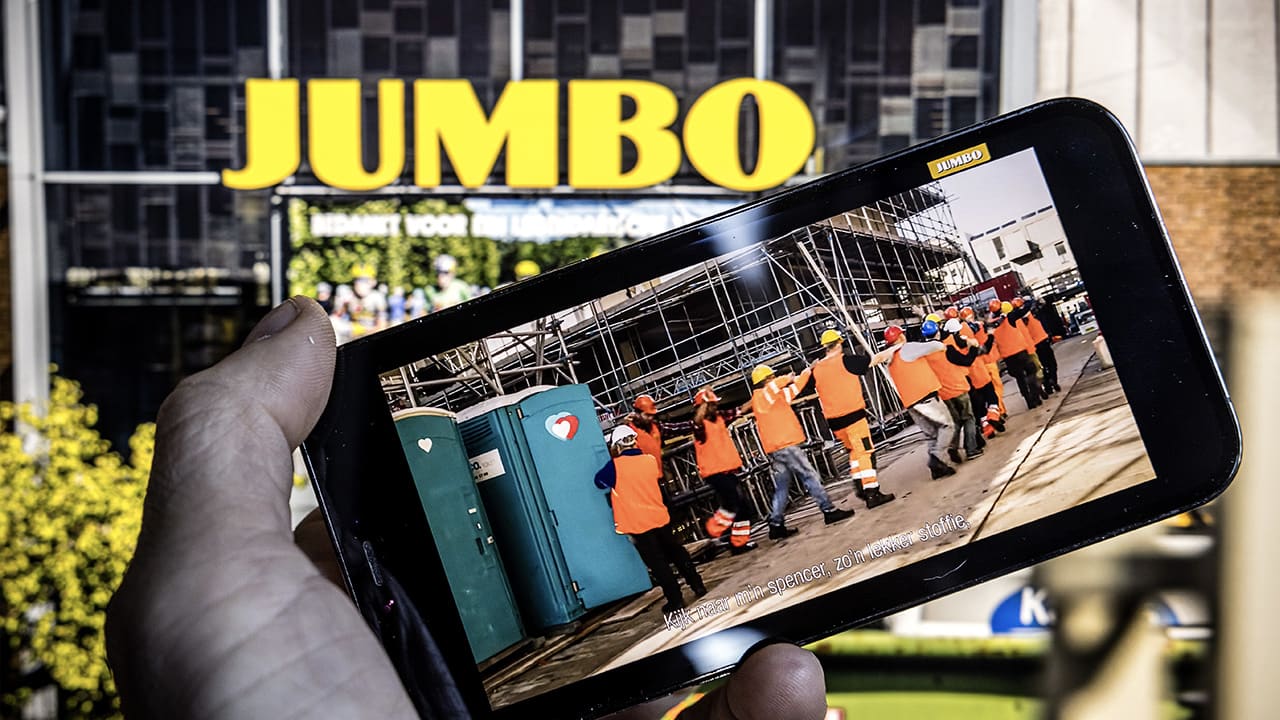Jumbo haalt WK-reclame per direct van de buis na ophef over 'hossende bouwvakkers'