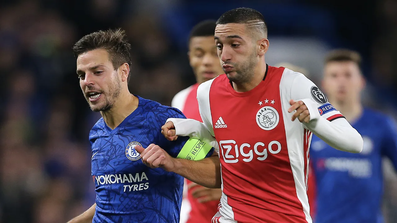 Crouch legt Ziyech naast Hazard: 'Hij kan dezelfde heldenstatus krijgen'
