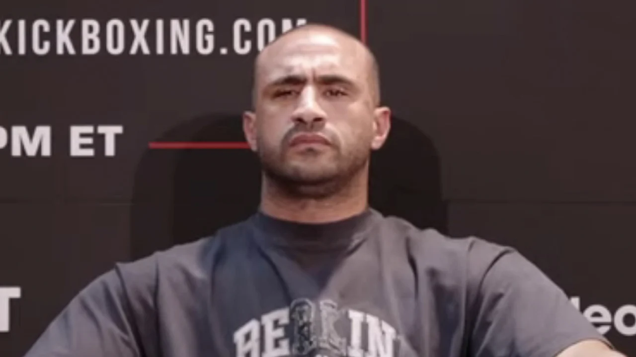 Badr Hari zwijgt tijdens persconferentie: ‘Ik heb vandaag geen zin om vragen te beantwoorden’