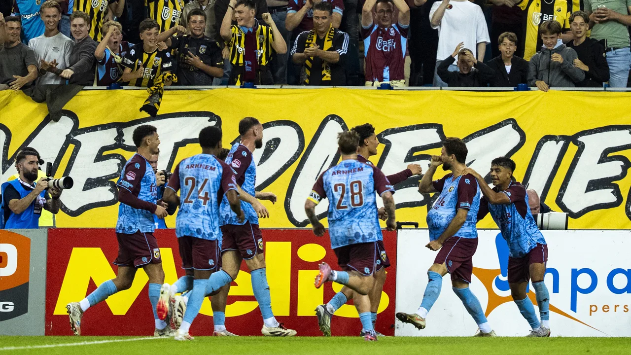 Prachtige avond voor Vitesse: eerste zege van het seizoen in uitverkochte GelreDome
