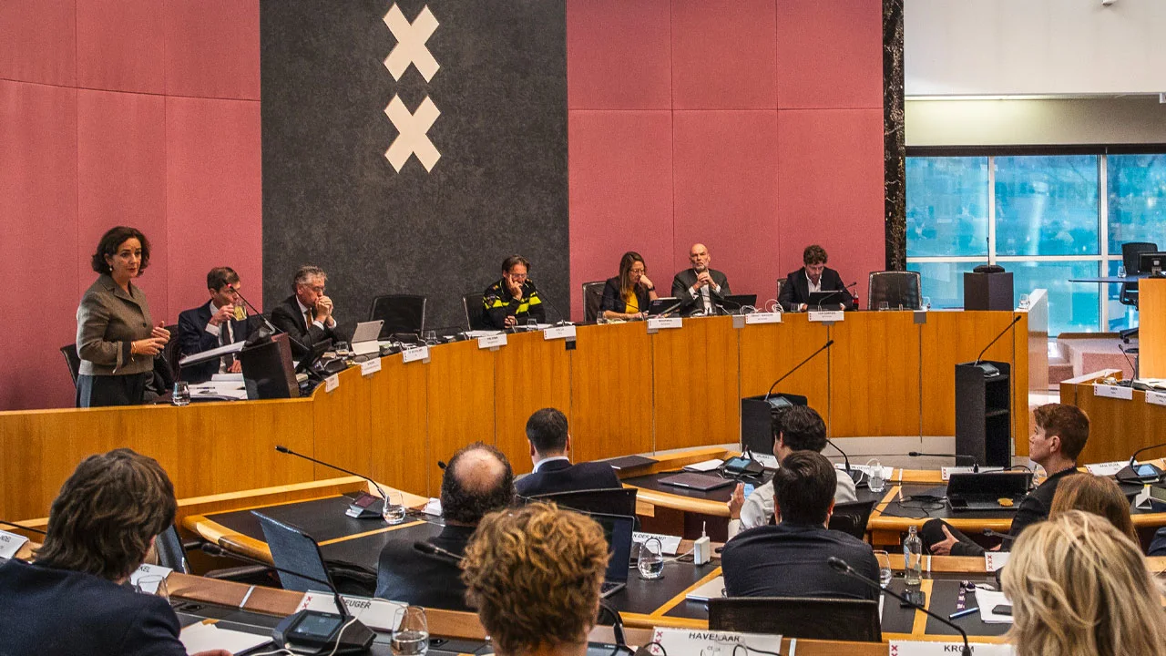 Gemeente Amsterdam maakt per ongeluk 21 miljoen euro te veel over