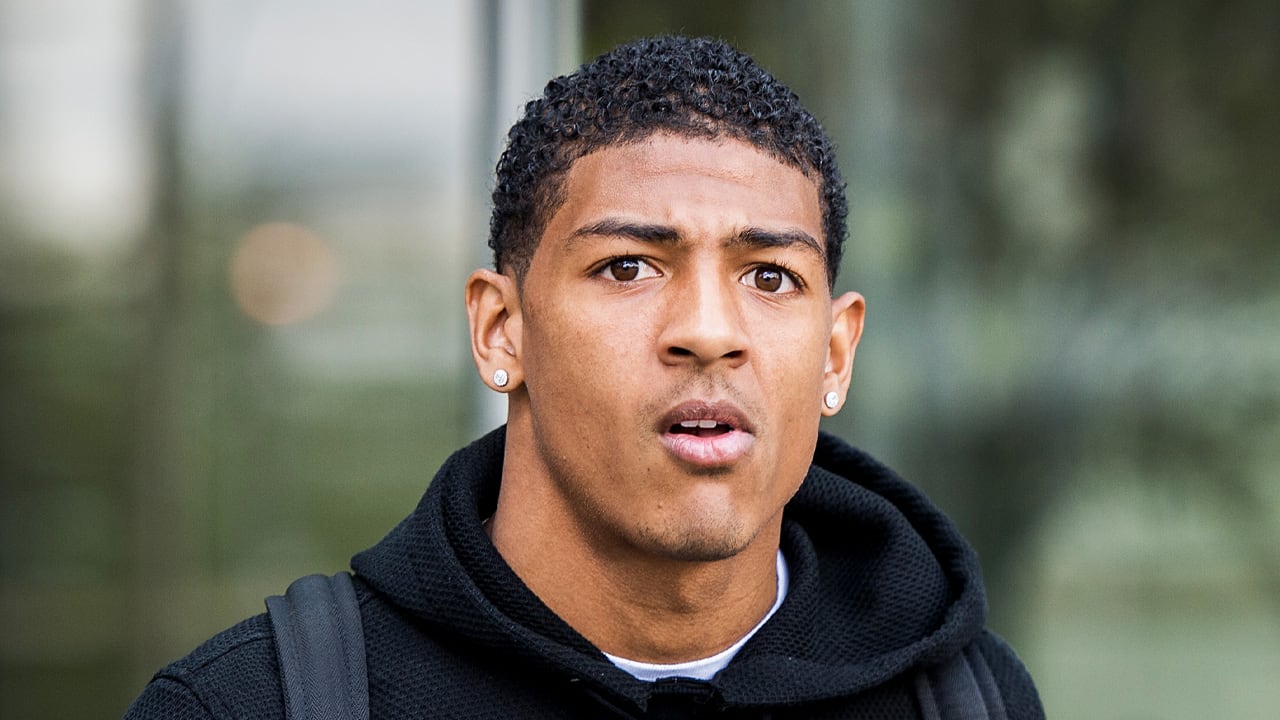 'PSV moet vrezen voor concurrentie van PSG in strijd om Van Aanholt'