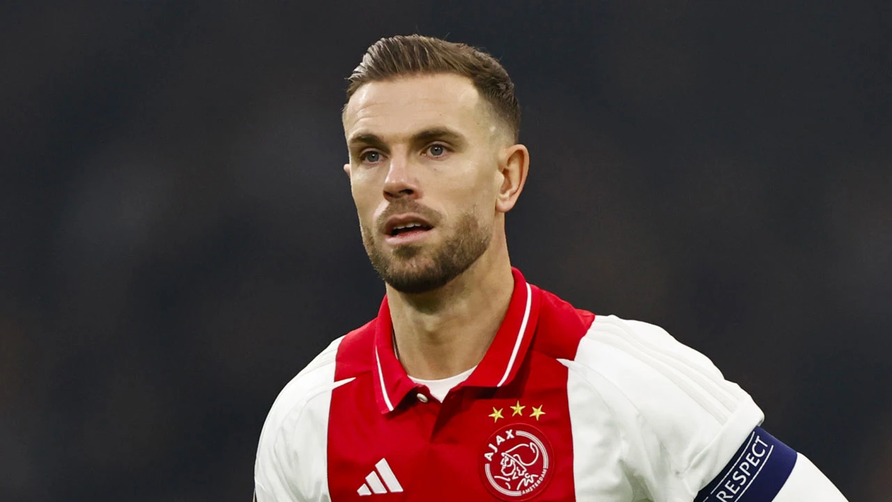 Farioli bevestigt dat Henderson bij Ajax blijft: 'Hij is onze aanvoerder en alles is opgelost!'