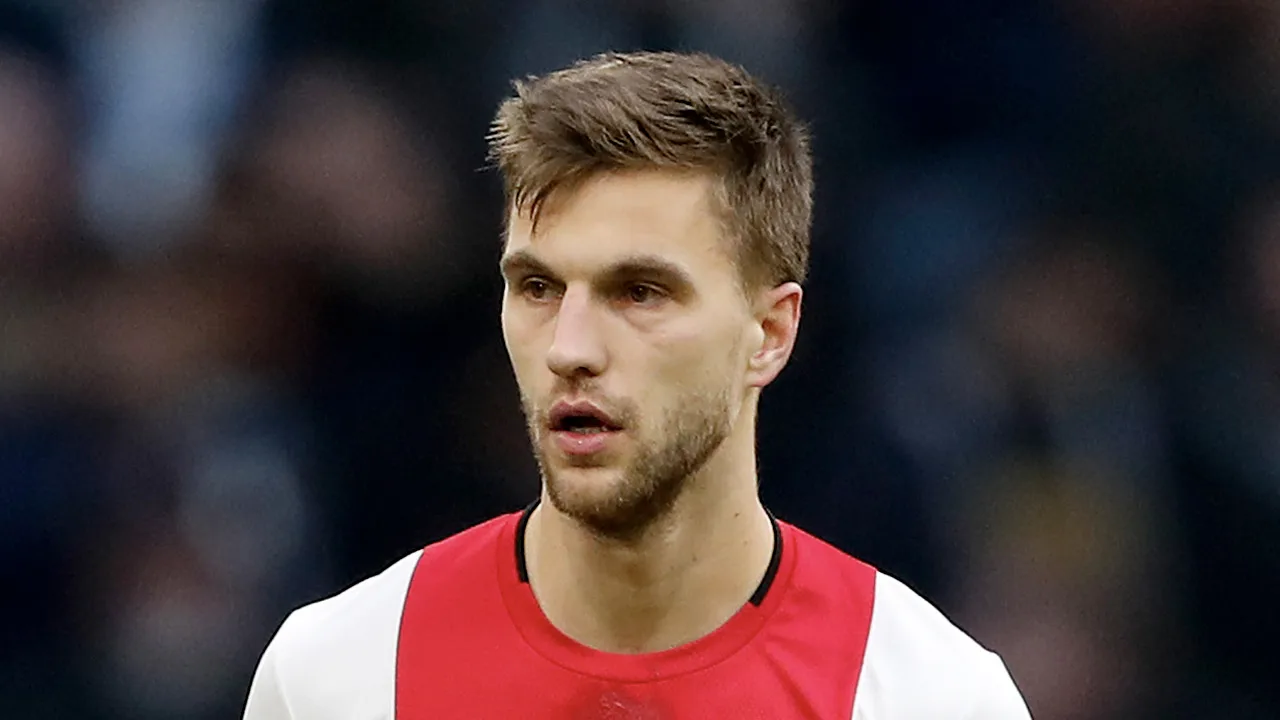 F-Side en Ajax zwaaien Veltman uit