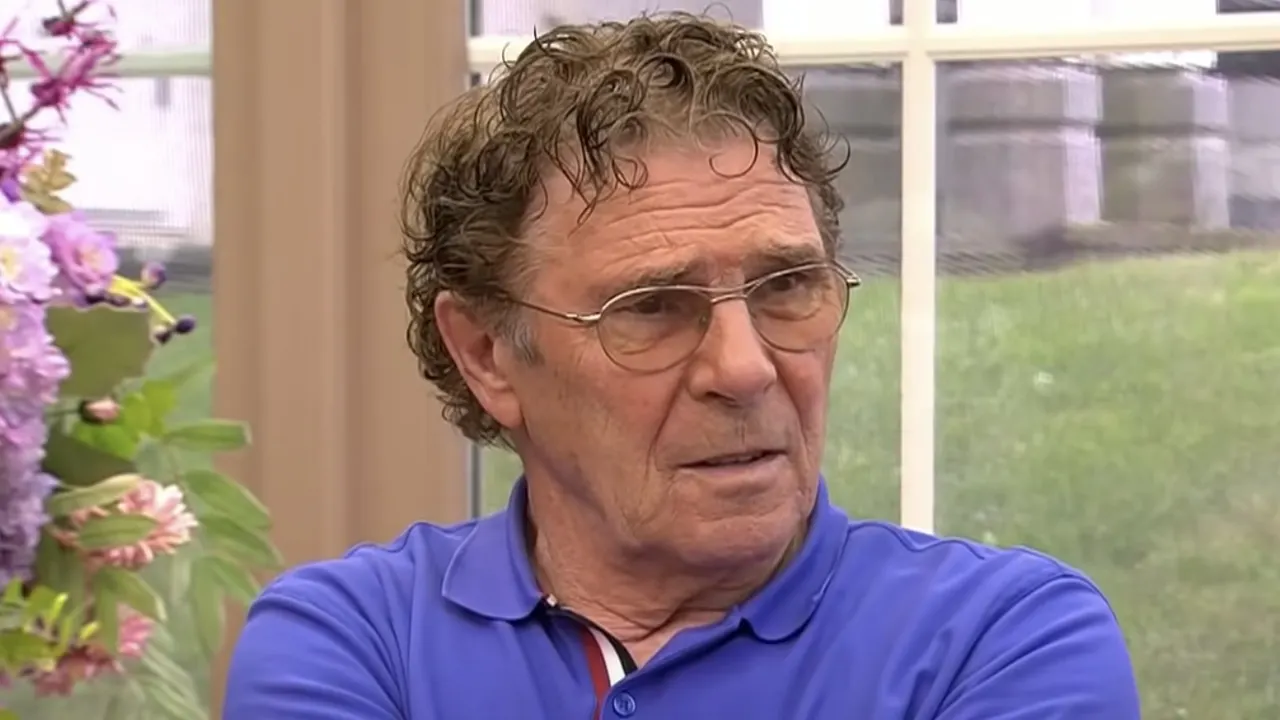 Willem van Hanegem vol onbegrip over fout van Feyenoord-speler: 'Hoe kun je zo dom zijn?!'