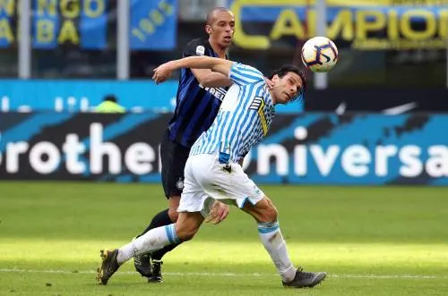 Inter door zege in spoor van AC Milan