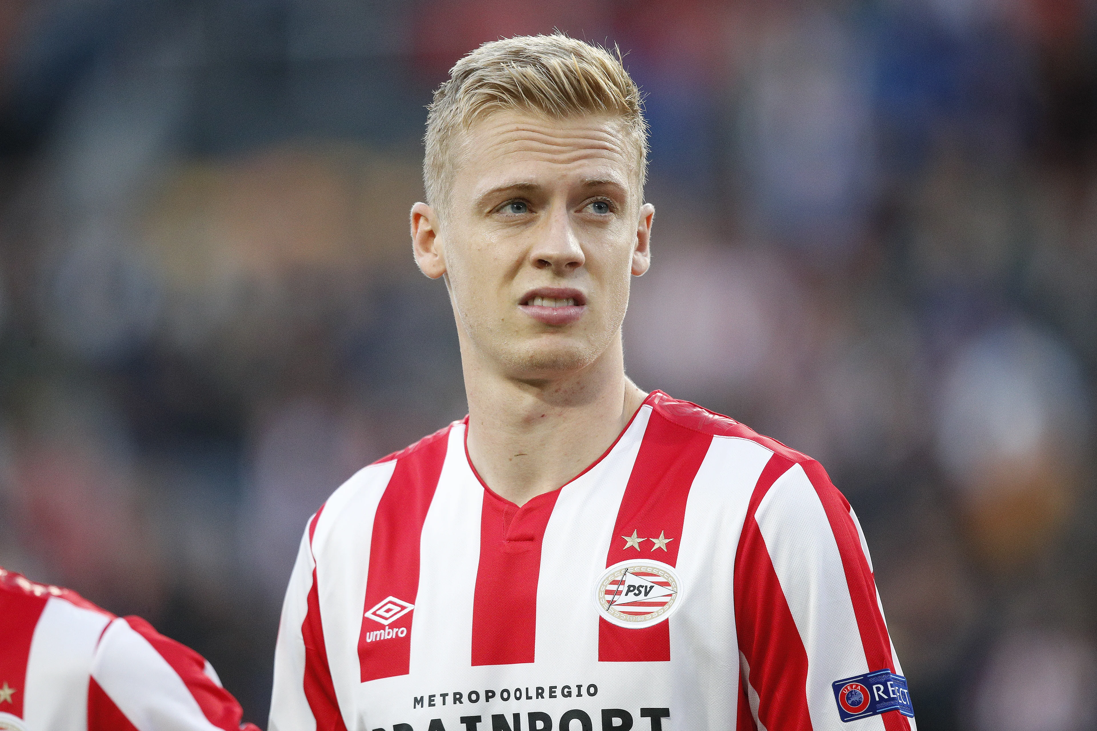 Van Bommel houdt Baumgartl op de bank