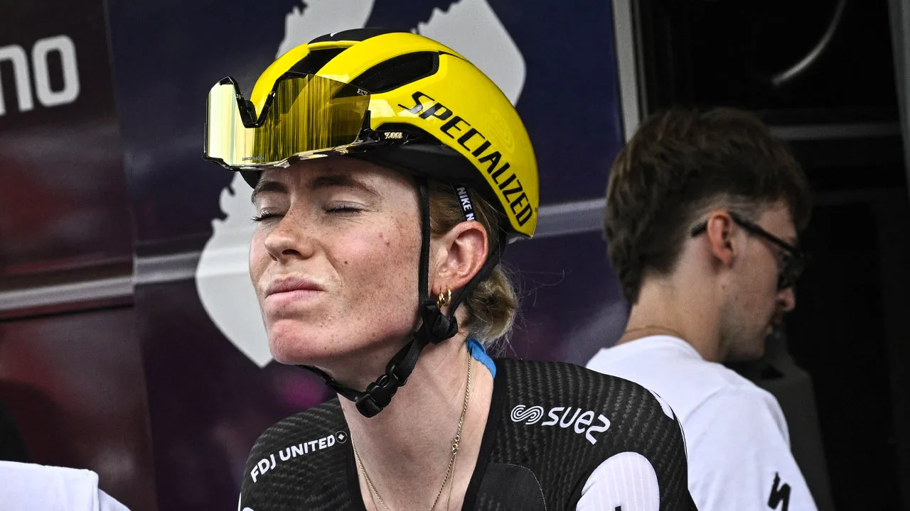 Teleurstelling voor Vollering: Tour-zege lijkt verkeken na verlies in koninginnenrit 