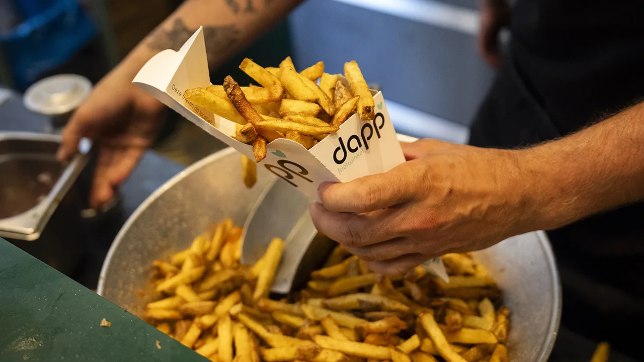 Nederlander wint wereldkampioenschap frietbakken: 'De beste friet van de wereld!'