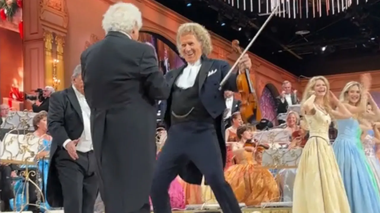 Video: André Rieu gaat helemaal los op de Macarena!