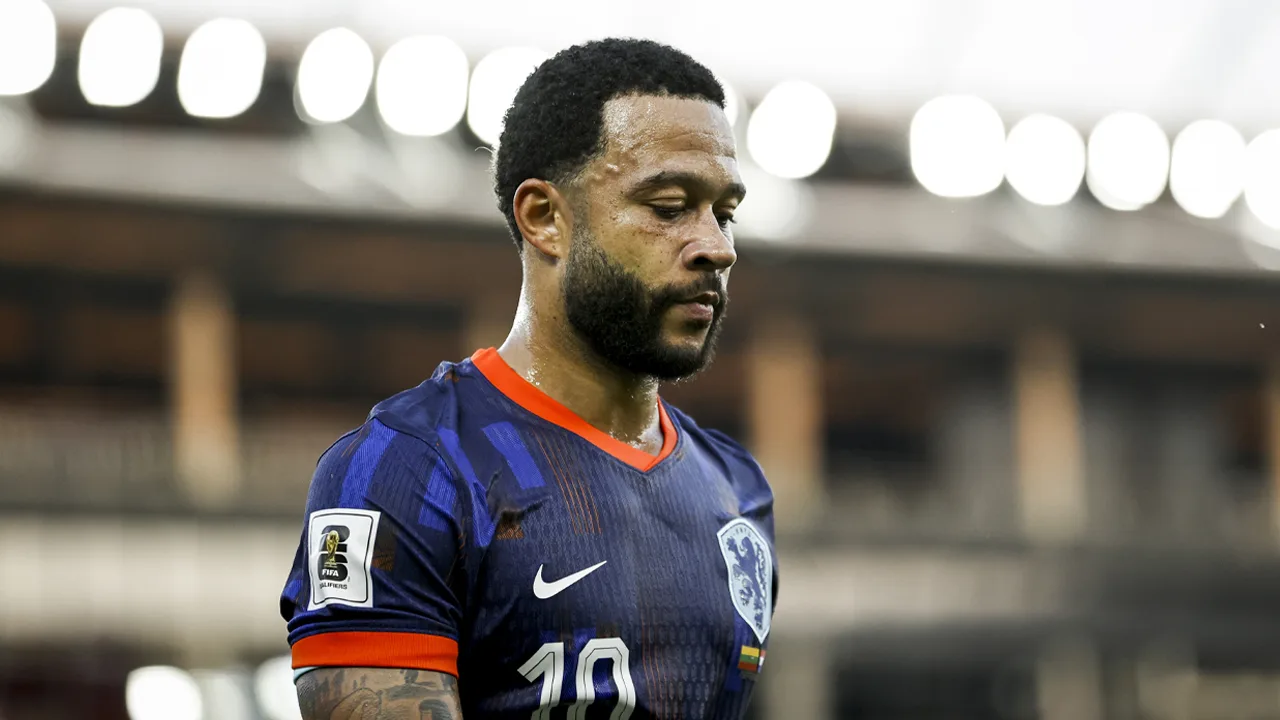 Memphis Depay valt kort na recorddoelpunt voor Oranje geblesseerd uit bij Corinthians