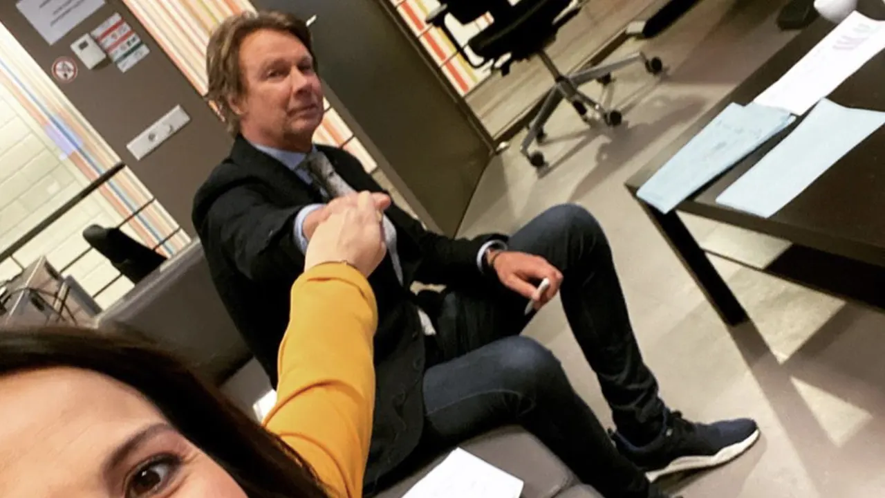 Hansie Hansie mag niet knuffelen met Aletha wegens coronavirus