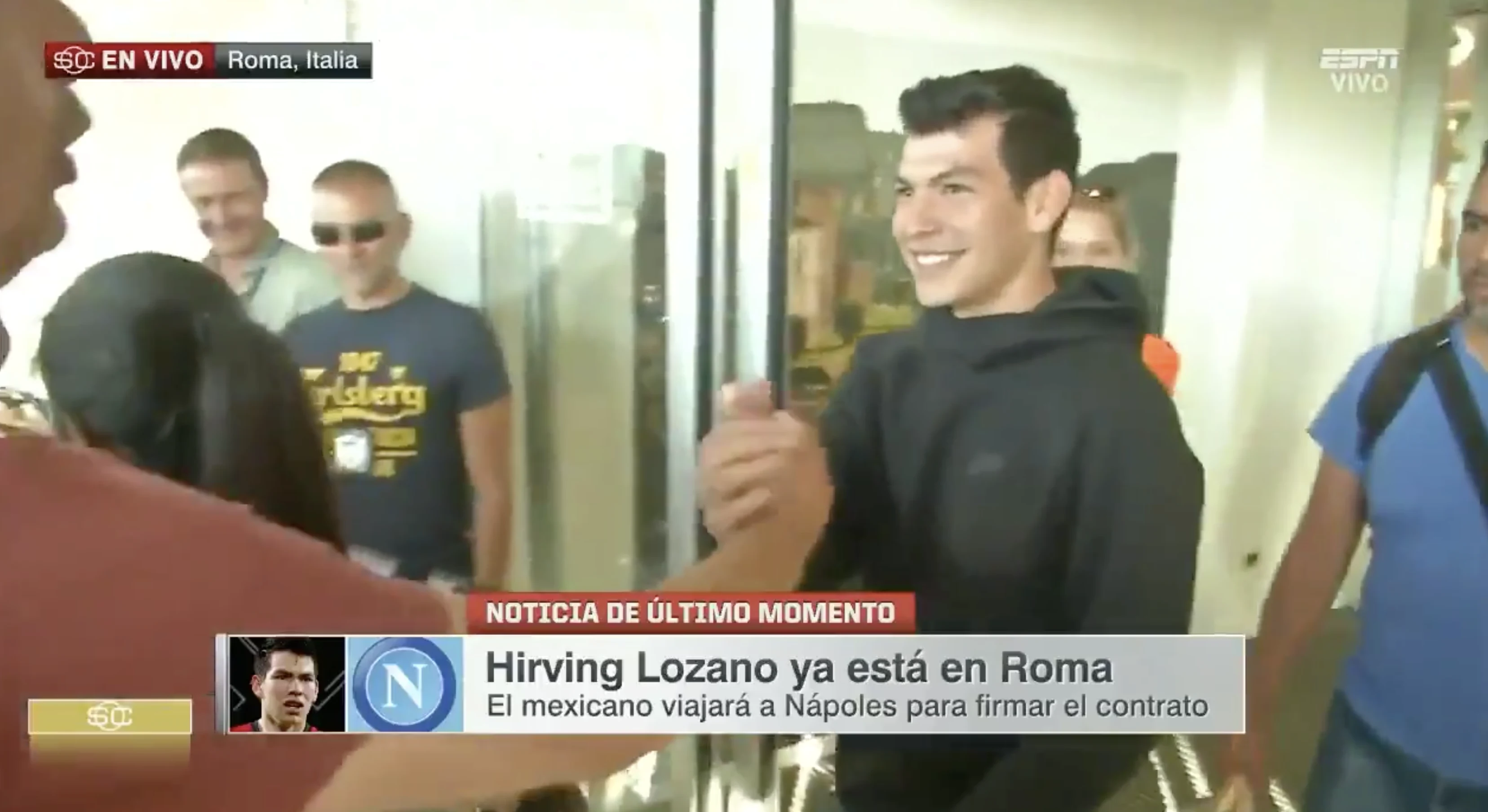 Lozano landt in Napels