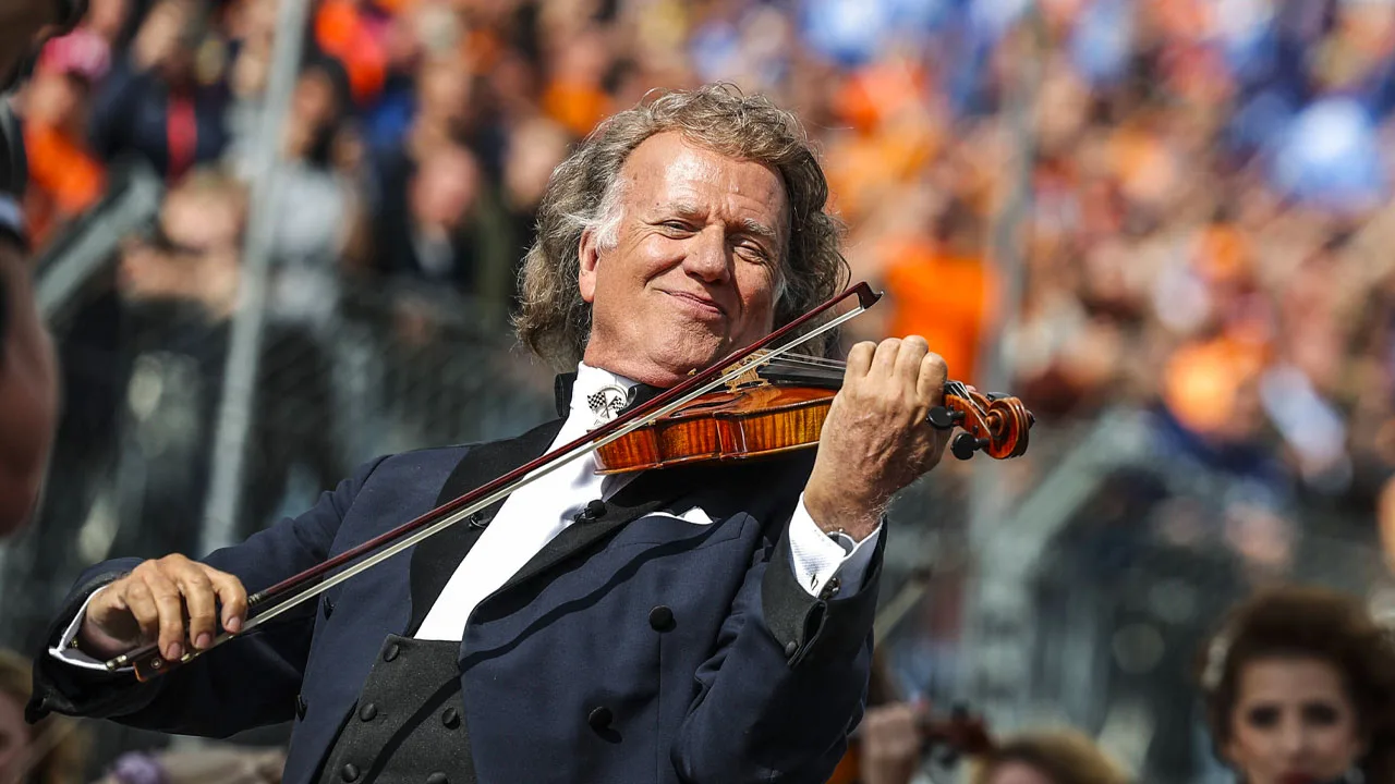Video: André Rieu speelt volkslied bij Formule 1-race in Zandvoort