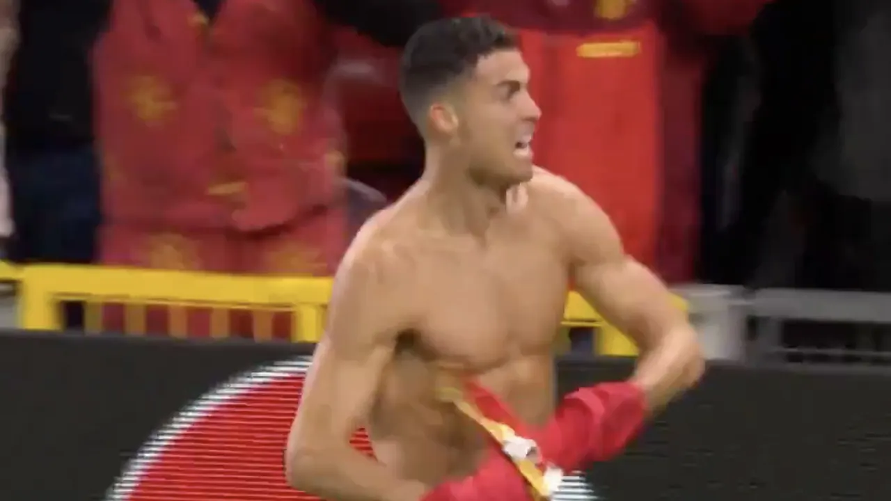 VIDEOGOAL: Ronaldo brengt Old Trafford in extase met winnende in 95ste minuut 