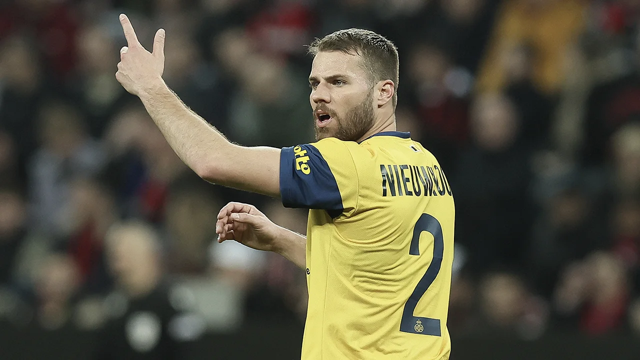 Officieel: Feyenoord rondt terugkeer Bart Nieuwkoop af