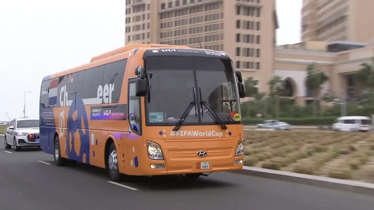 Oranje heeft spelershotel verlaten en komt vanmiddag aan op Schiphol