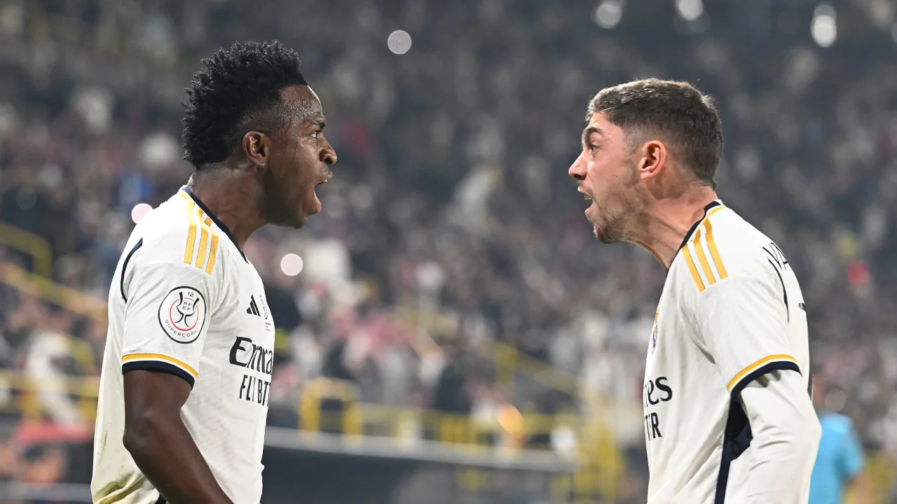 Real Madrid overklast FC Barcelona en wint Spaanse Supercup