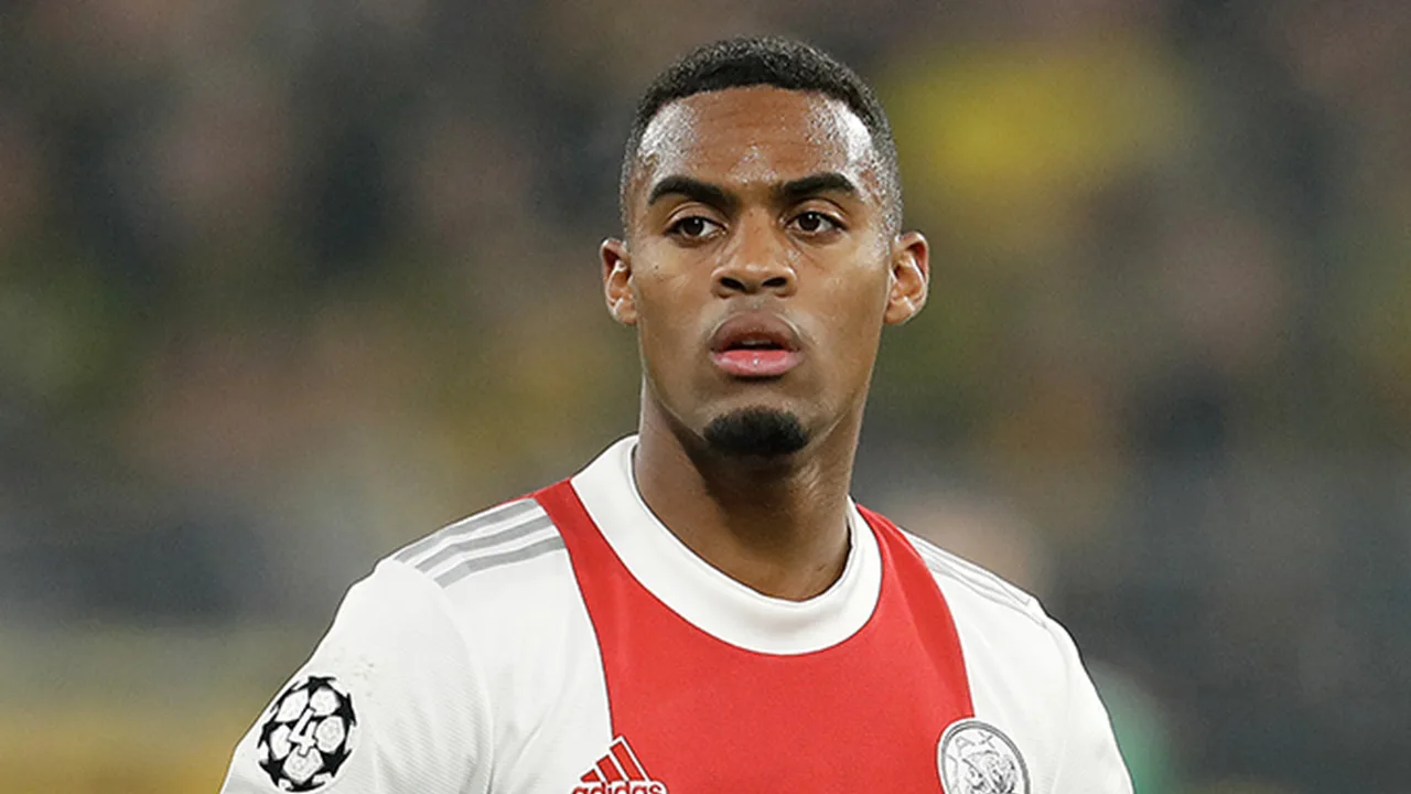 Gravenberch komt aan in München: 'Blij om hier te zijn!'