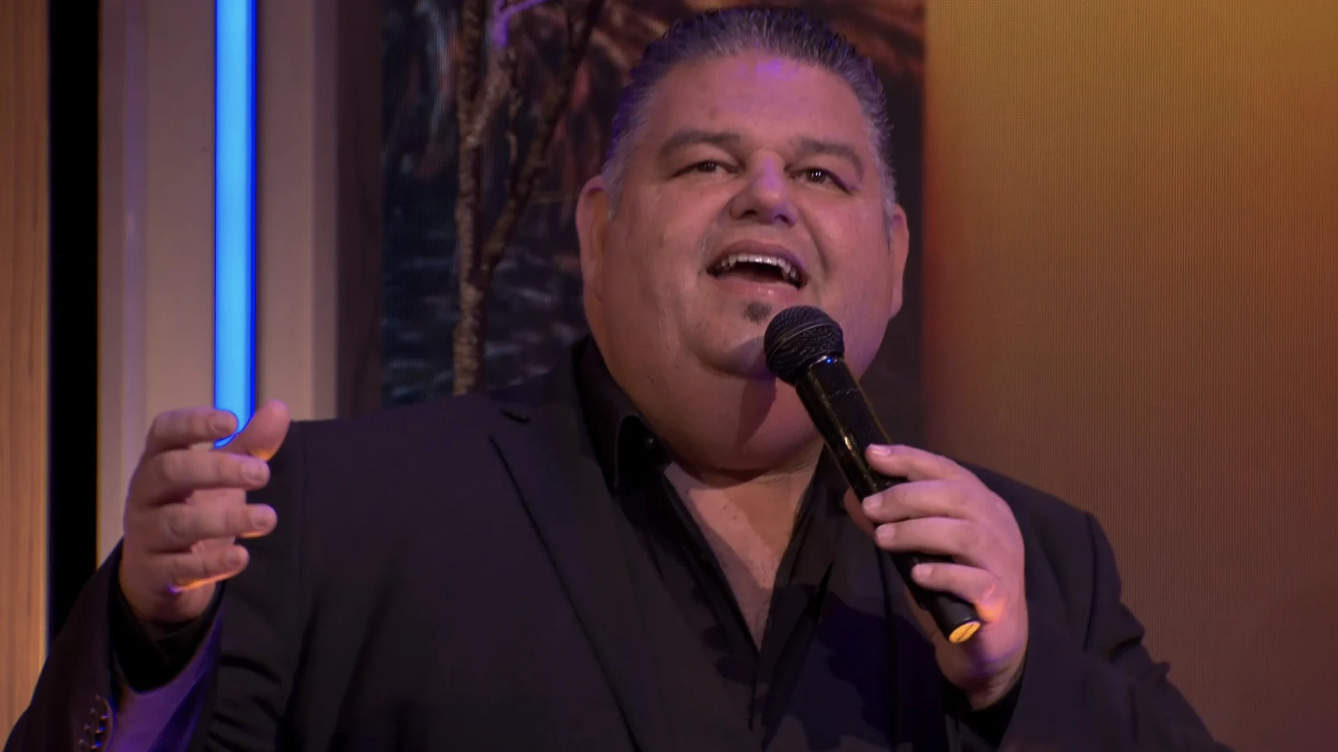 Django Wagner opent nieuw seizoen van De Oranjewinter met 'Mooie blauwe ogen' 