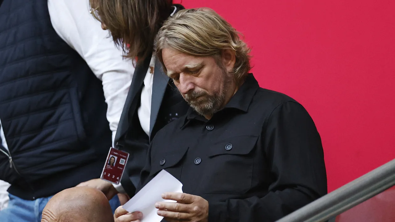 'Mislintat is niet ontslagen en krijgt gewoon een vergoeding mee van Ajax'