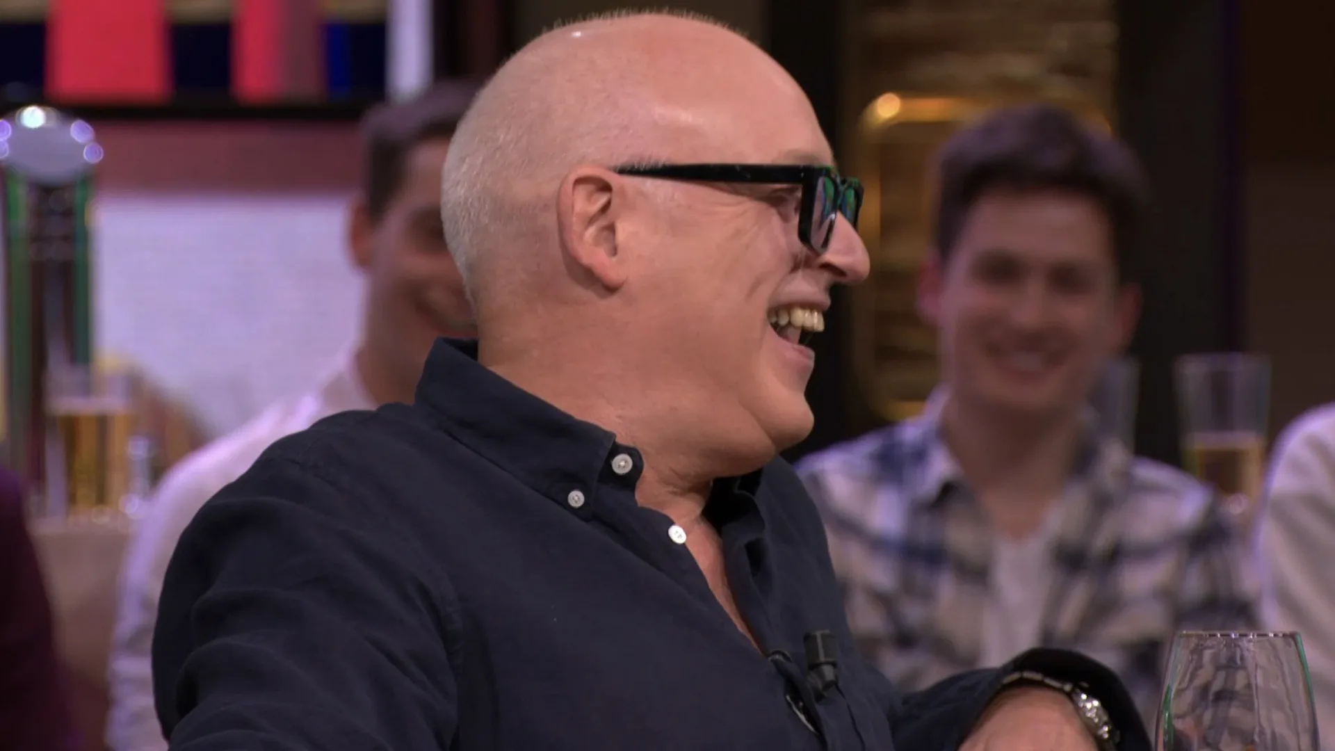 René lacht om zijn dwangneuroses: 'Elke dag stofzuig ik de auto en maak ik het toilet schoon'