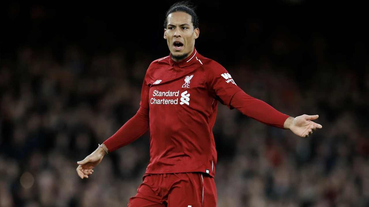 Liverpool loopt schade op in aanloop naar duel met Ajax, Van Dijk geblesseerd