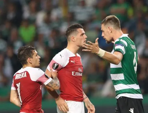 Welbeck schiet Arsenal naar winst op Sporting