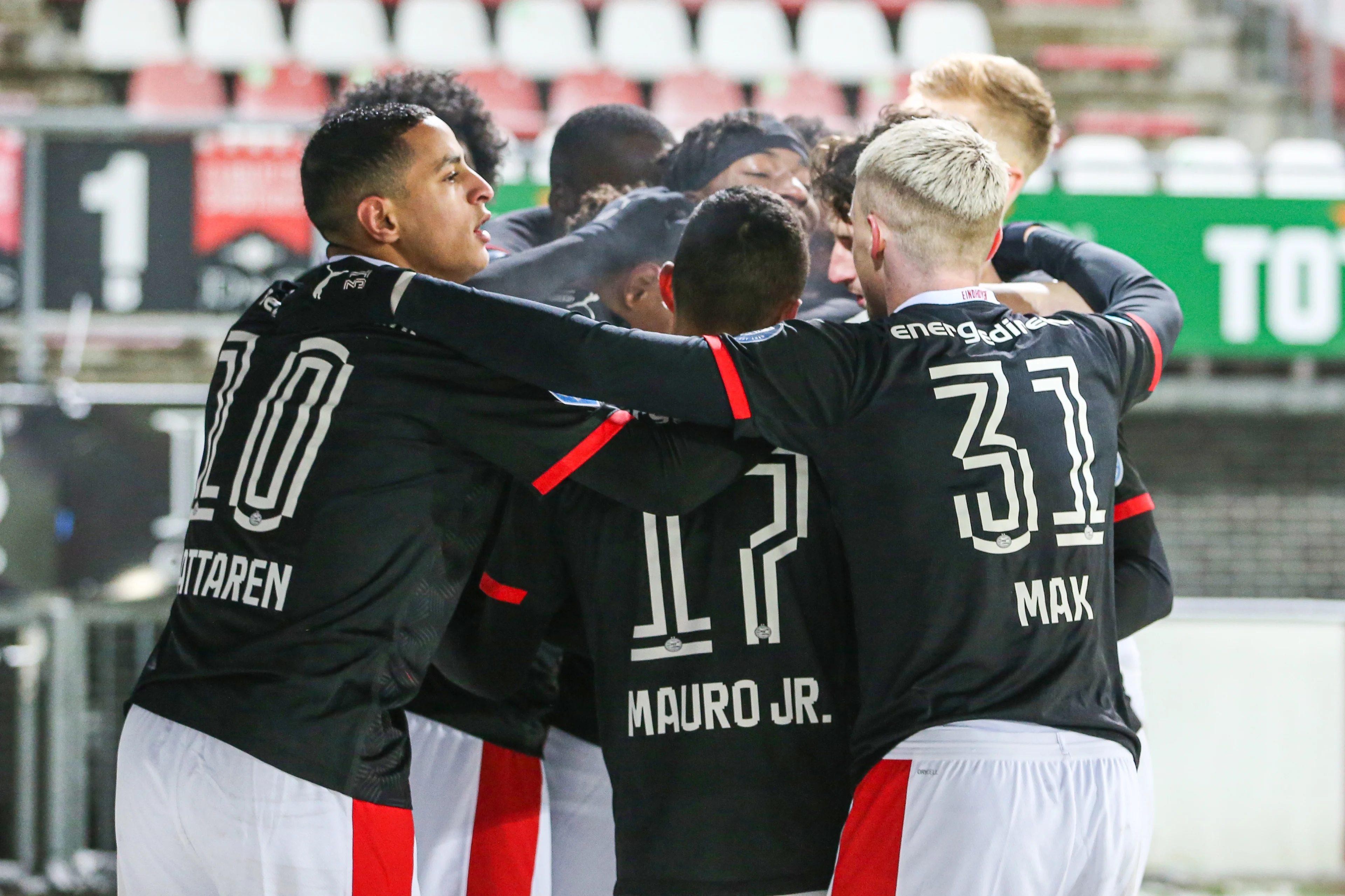 PSV behaalt bij Sparta eerste zege (3-5) in het nieuwe jaar