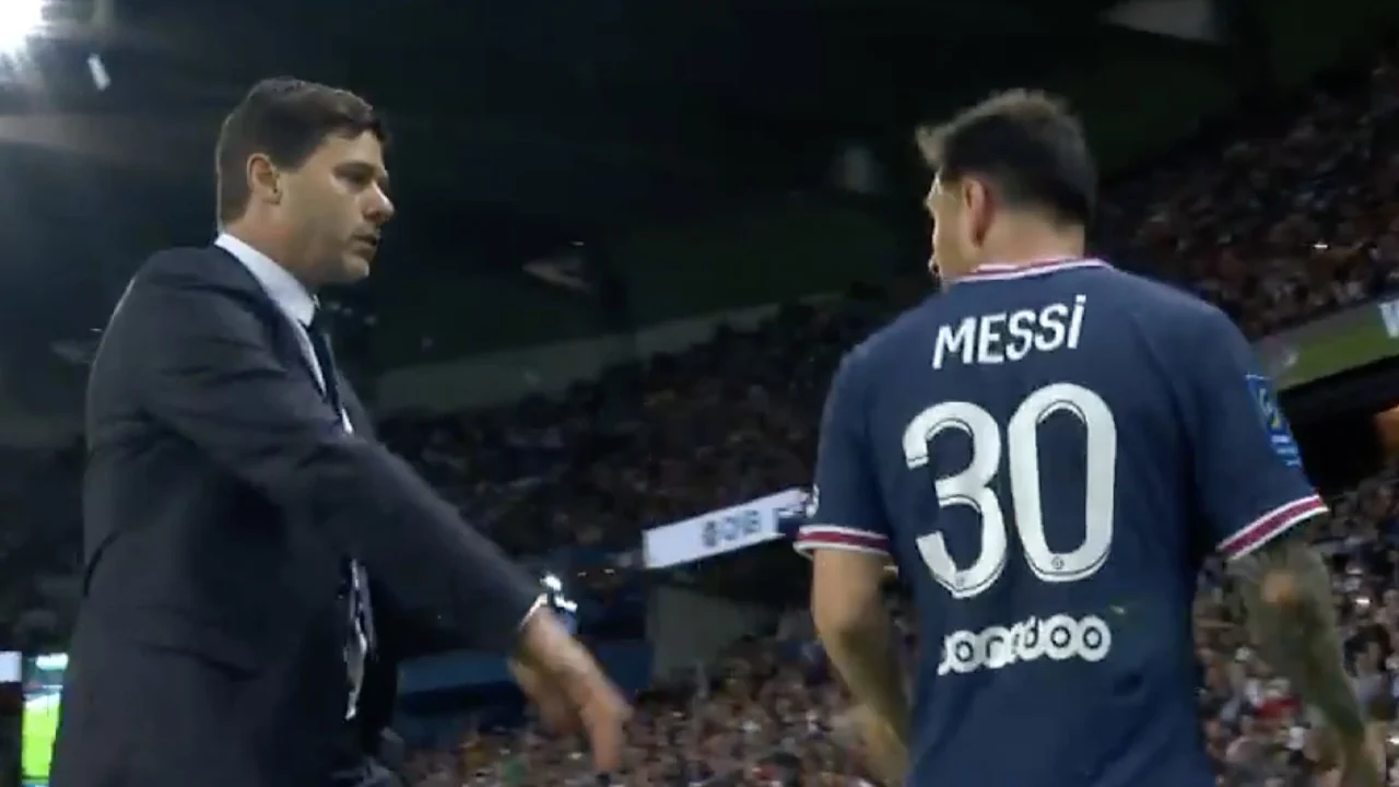 Messi zichtbaar niet blij als hij wordt gewisseld door Pochettino