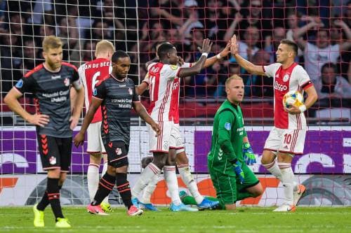 Ajax beleeft simpel avondje op weg naar PAOK