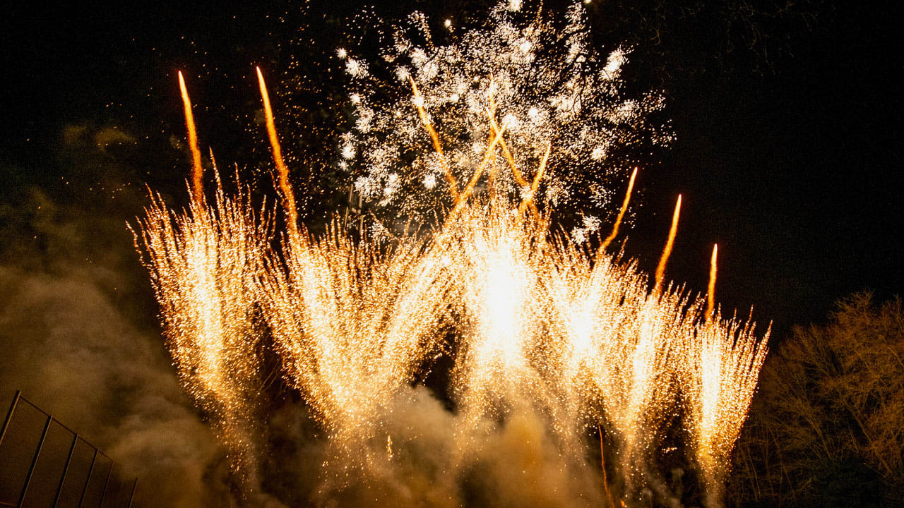 Weeronline waarschuwt voor veel wind tijdens jaarwisseling: 'Extra oppassen met vuurwerk'