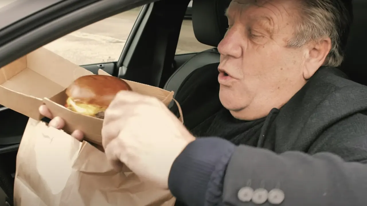 Jan Boskamp schittert in commercial voor afhaalservice De Kuip