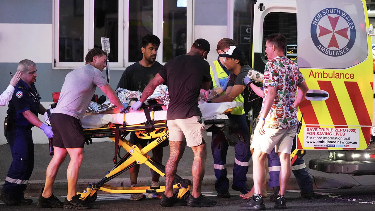 Politie gaat uit van aanslag op Joodse gemeenschap bij schietpartij op Bondi Beach in Sydney