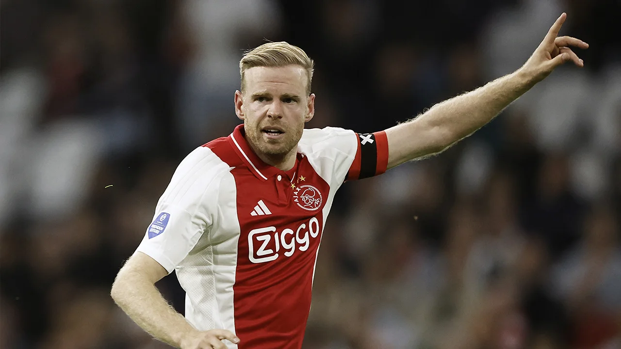 Flink gewijzigd Ajax wint dankzij doelpunt van Klaassen in moeizaam duel van Willem II