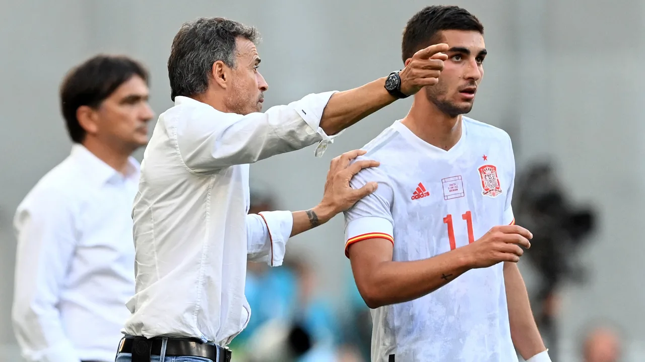 Luis Enrique waarschuwt schoonzoon Torres: 'Geen duim in de mond na doelpunt'