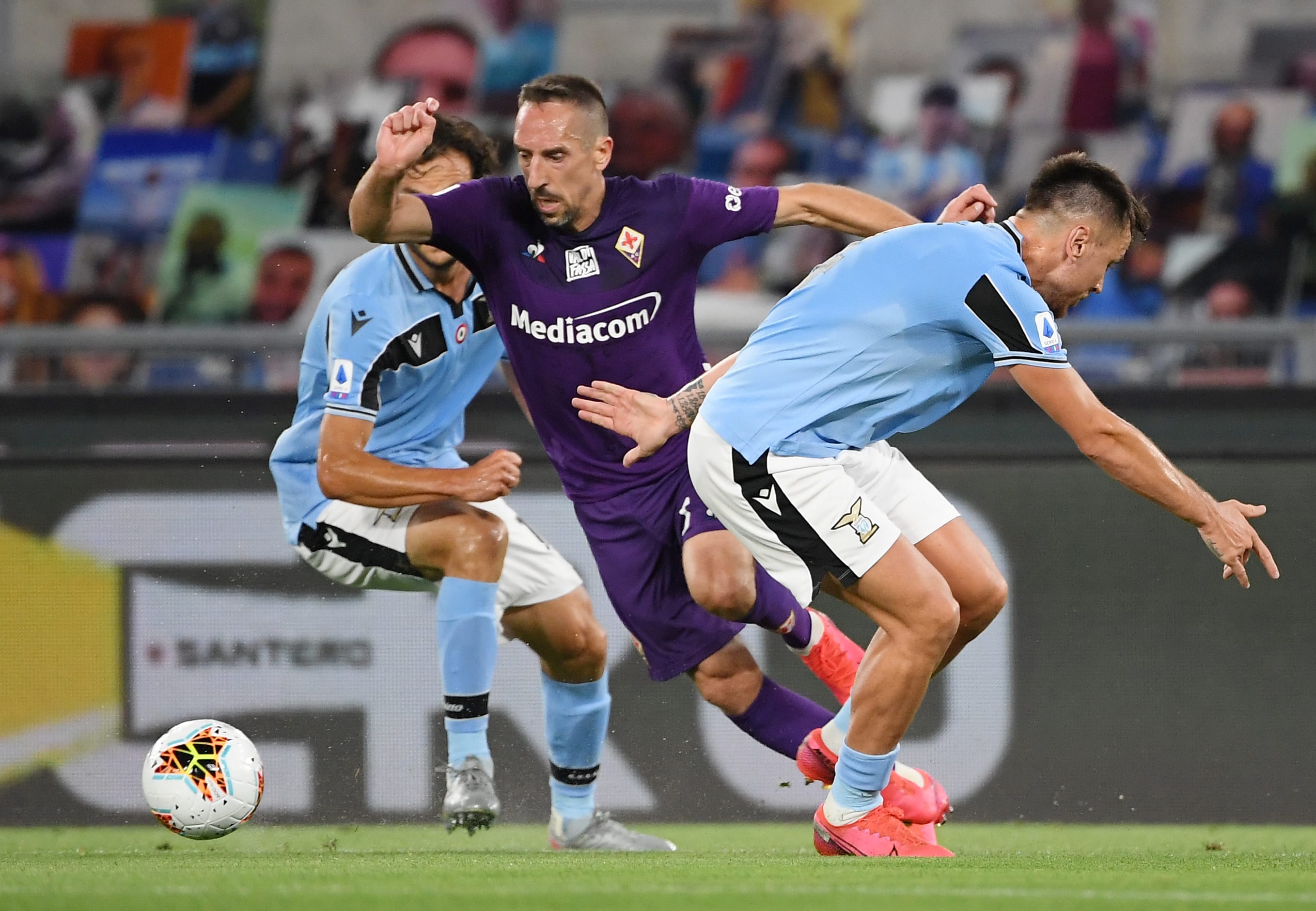 Ribery zet met geweldige slalom Lazio-verdediging te kijk en schiet geweldig raak