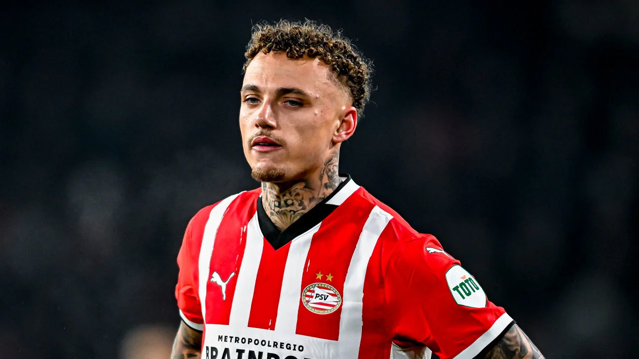 Koploper PSV speelt bij hervatting Eredivisie gelijk tegen AZ