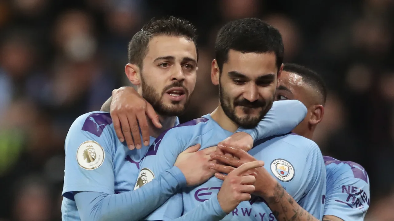 Manchester City klopt Leicester en heeft 2e plaats weer in zicht