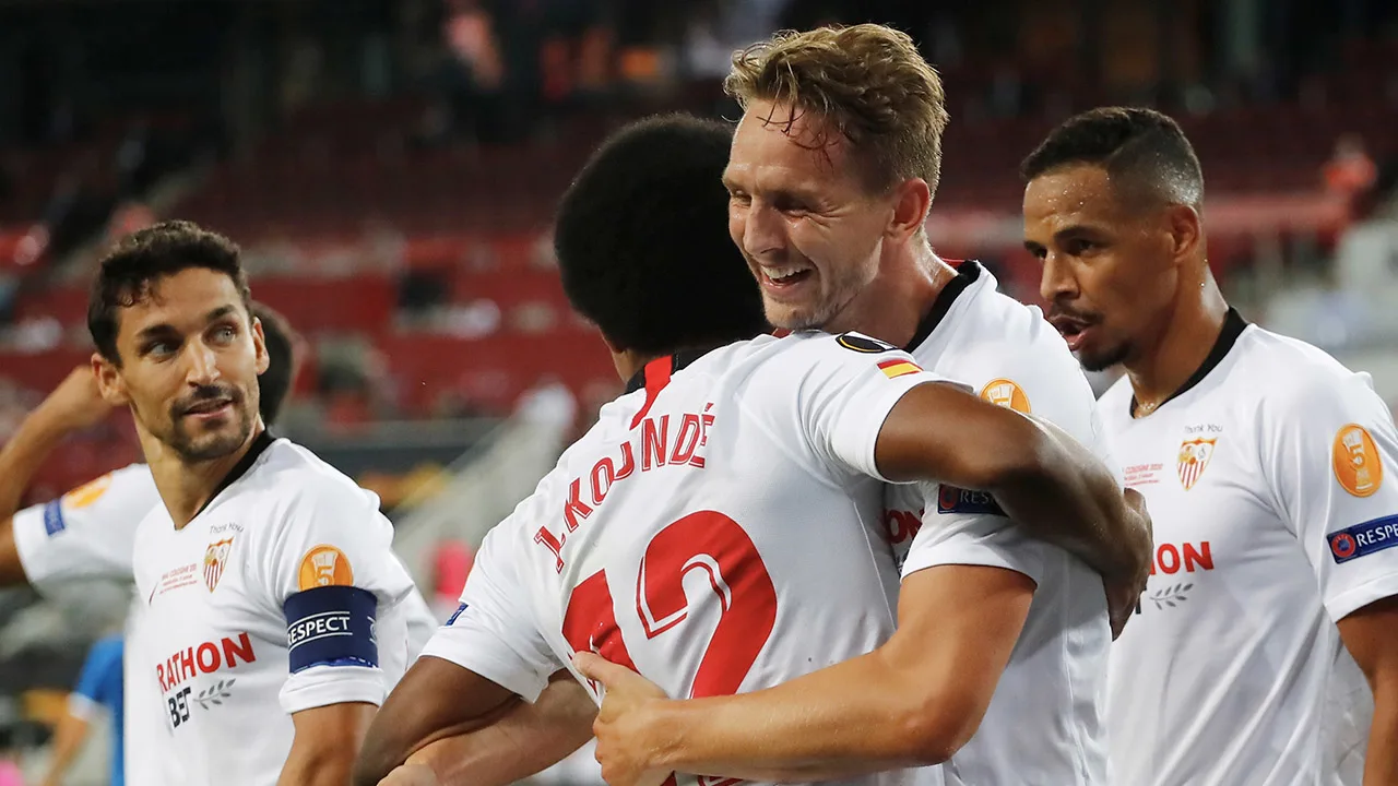 Luuk de Jong is on fire met héérlijke kopgoals 