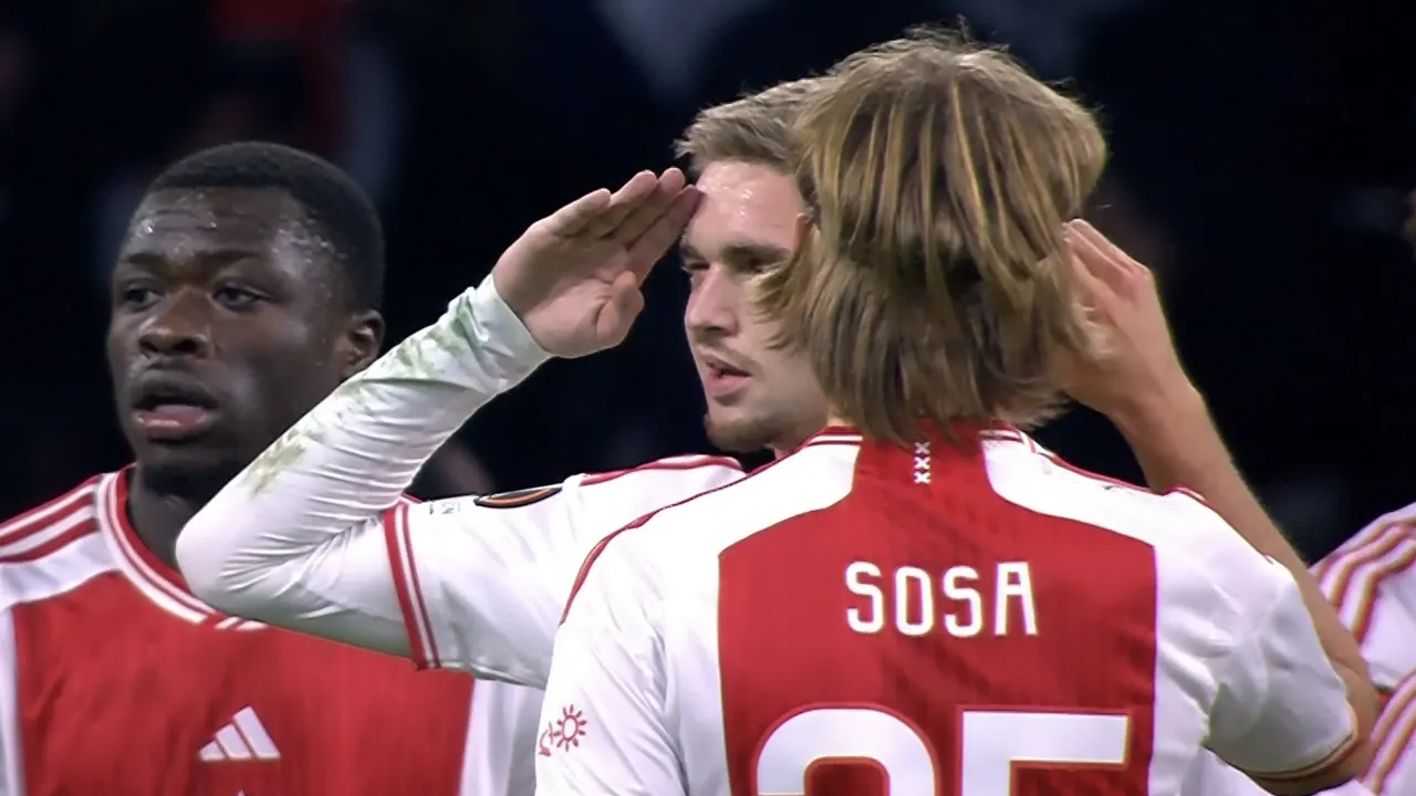 VIDEOGOAL: Ajax - AEK Athene 2-1 (Taylor)