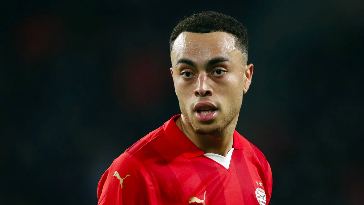 PSV neemt Sergiño Dest definitief over van FC Barcelona
