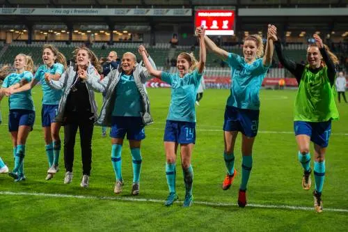 Voetbalsters staan voor laatste horde naar WK